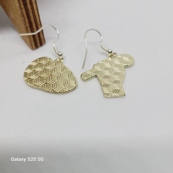 Taylor Swift Inspired Earrings Speak Now Era Hand Lips Microphone - Picture 4 of 4